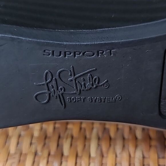 Life Stride soft system sz 8.5 patent leather slippers - Picture 6 of 15